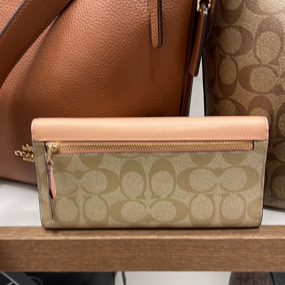 Coach Slim Trifold Wallet In Signature Canvas
IM/Light Khaki/Faded Blush - Picture 15 of 16